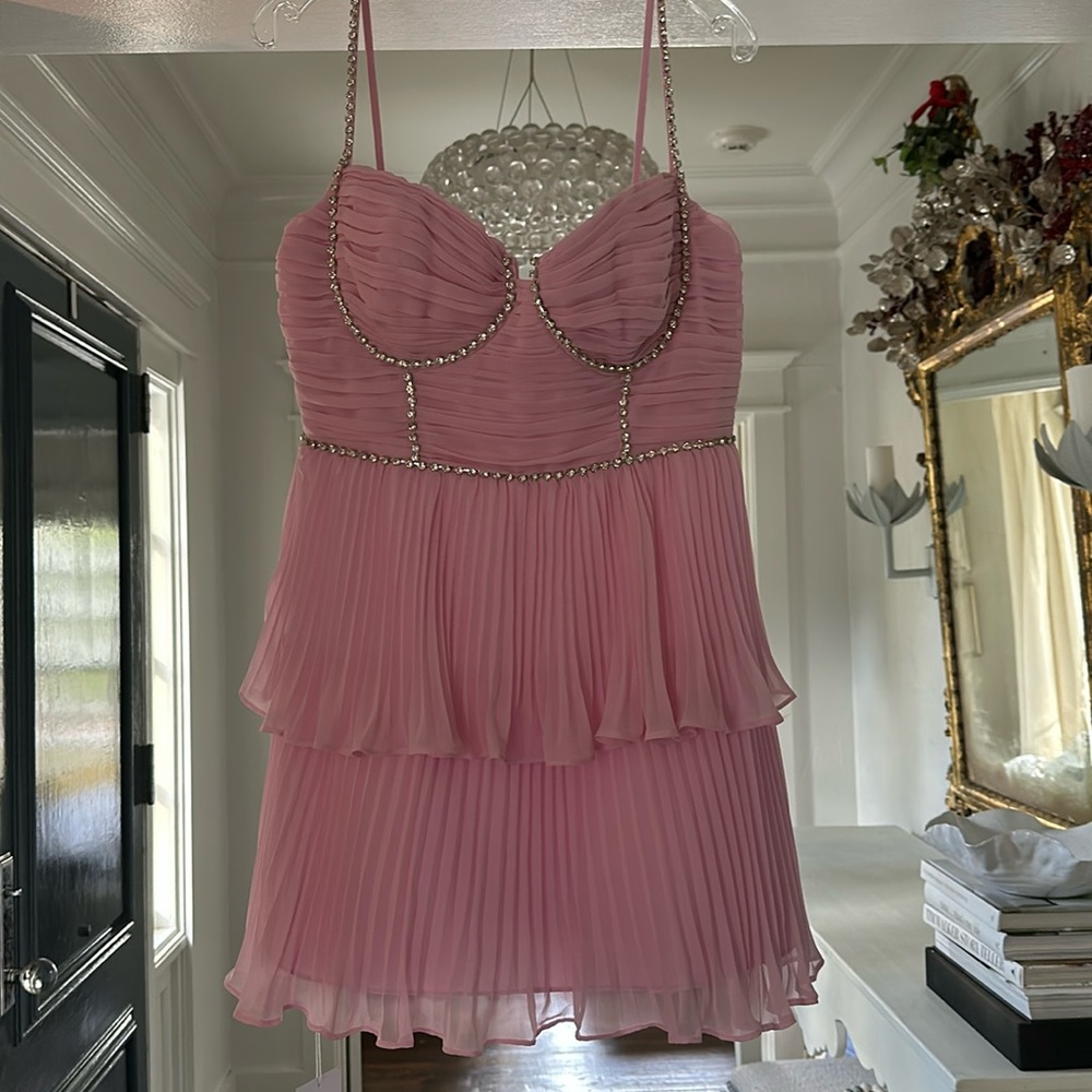 Self portrait dress
Size10
NEW WITH TAGS
NEVER WORN
light pink
Perfect condition